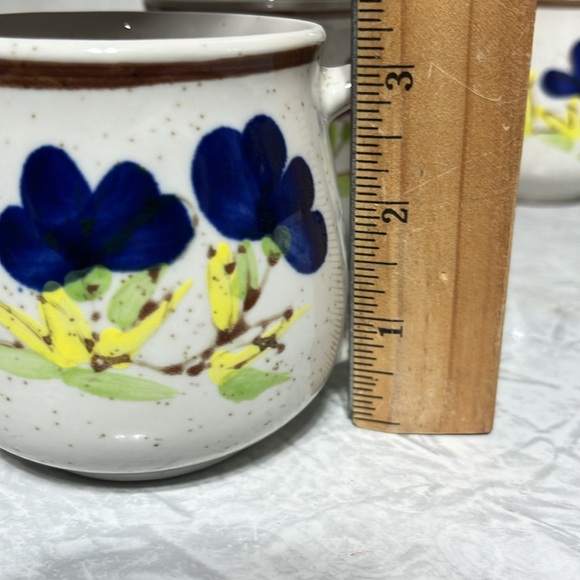 Vtg Speckled Stoneware Painted floral mugs Set of 4 - Picture 10 of 11